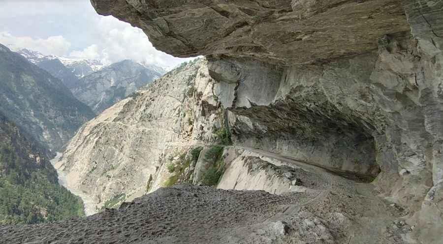 kishtwar kailash highway sharp turns and no guard rails